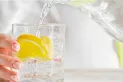 ¿Qué tan saludable es para los riñones beber agua con limón?
