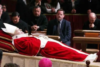 Del martillo de plata al sello de plomo: conocé algunas curiosidades de los funerales del Papa