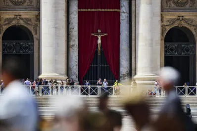 Funeral del papa Francisco: Feligreses traspasan las vallas de seguridad de la Basílica de San Pedro