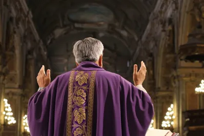 Qué cambia en la liturgia católica durante los días de luto por el Papa