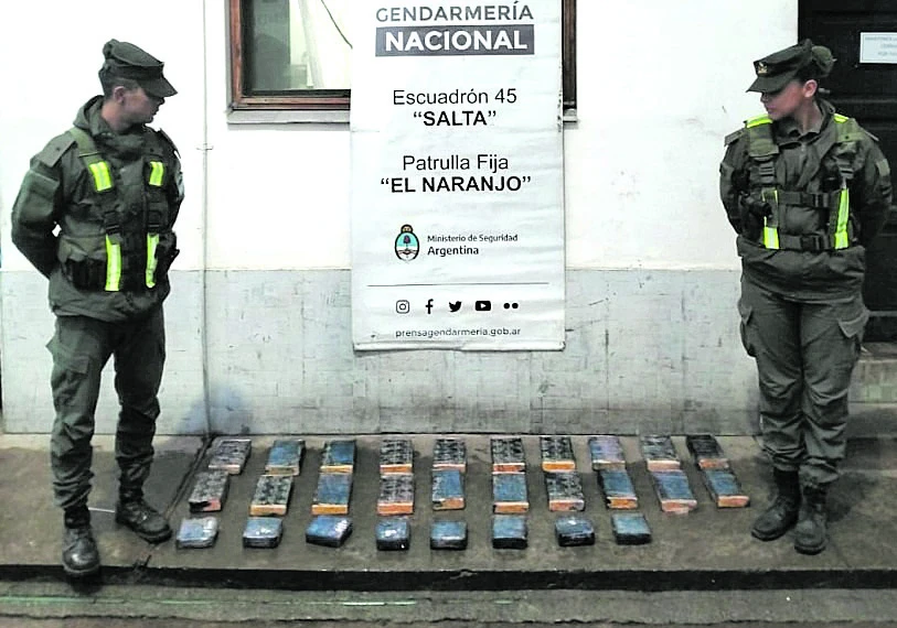 EL SECUESTRO. Los 21 kilos que transportaban una familia tucumana.