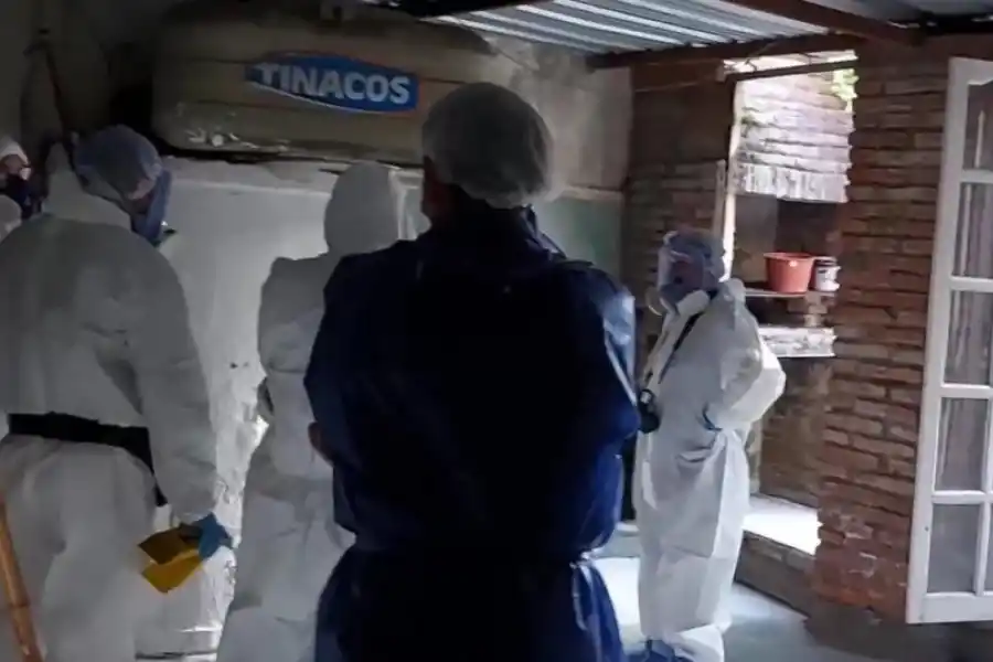 MACABRO. El cuerpo de la joven fue colocado en una cisterna.