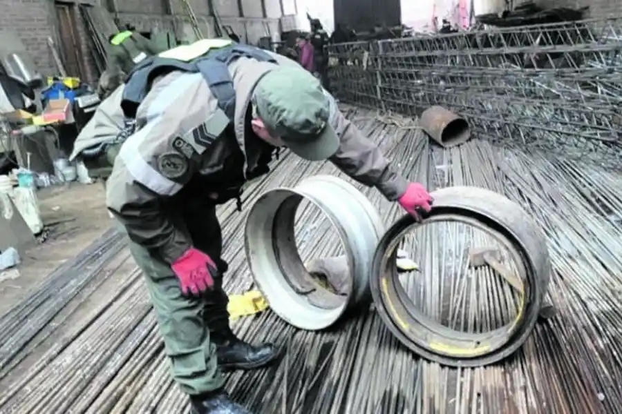 ANTECEDENTE II. En Río Seco descubrieron un taller que modificaba las llantas.