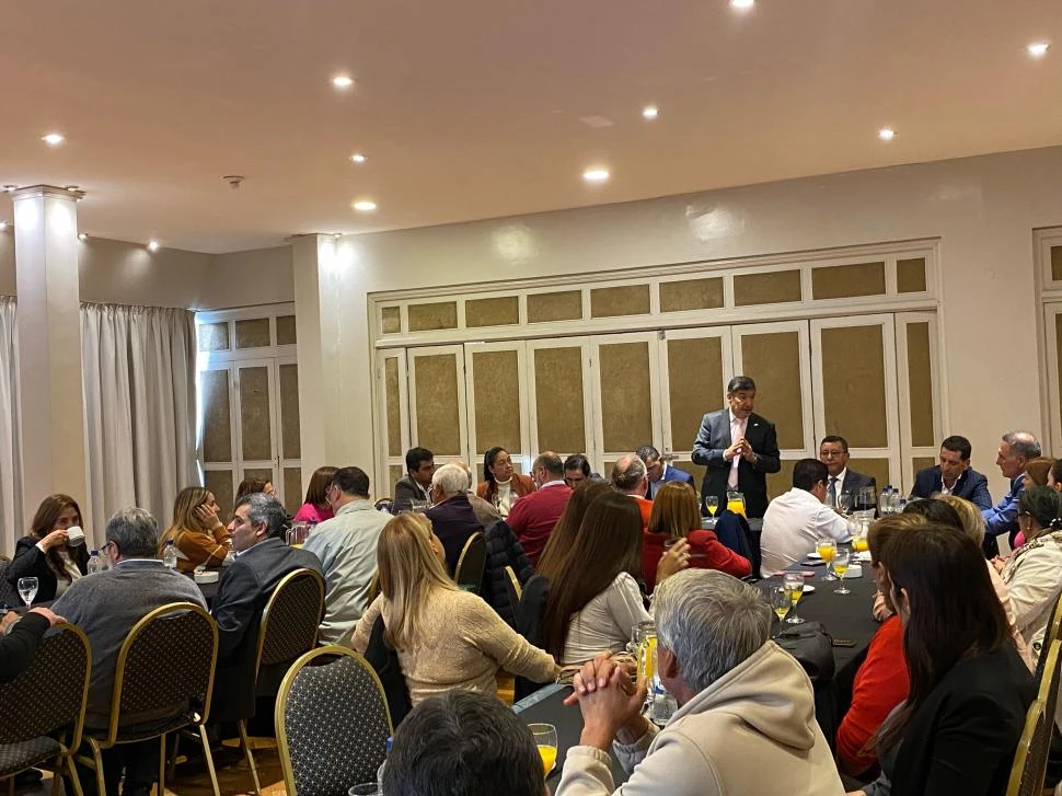 Dimes y diretes: reunión de congresales nacionales del PJ tucumano