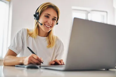 Especializaciones online gratuitas para jóvenes: ocho opciones para formarse en derecho y política