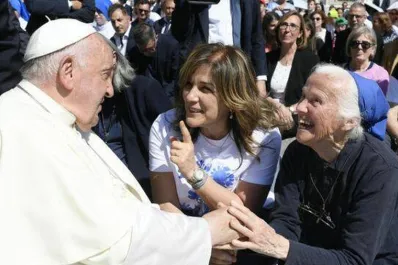 La conmovedora amistad entre una monja francesa y el papa Francisco que emocionó al mundo