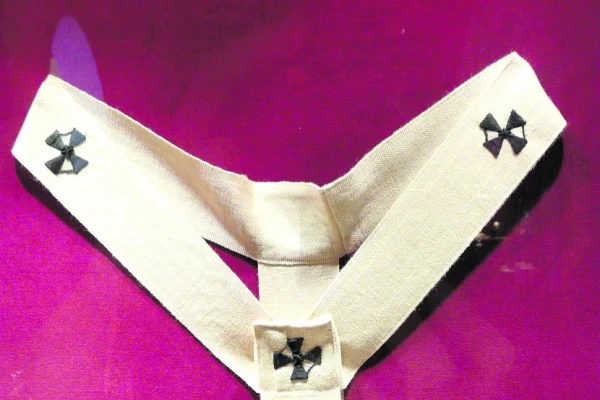 El significado de los símbolos en el último adiós del pontífice