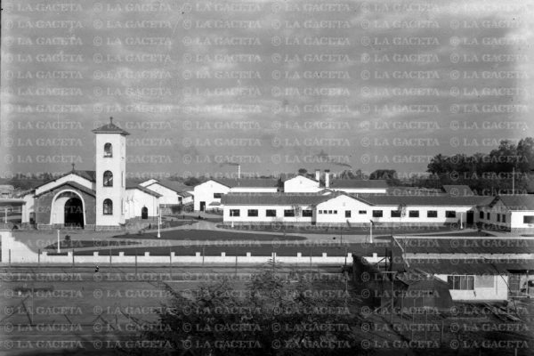 Recuerdos fotográficos: imponentes construcciones en el parque