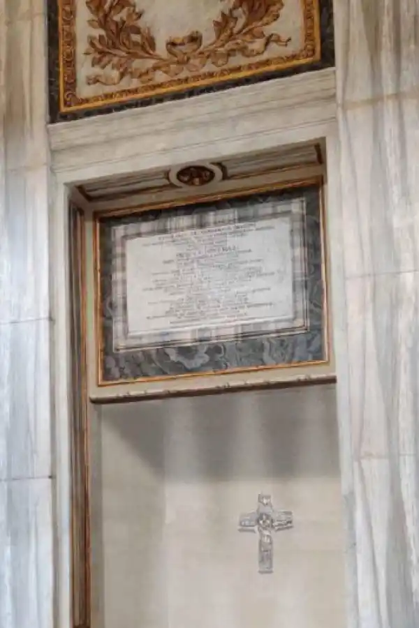 La tumba del papa Francisco en la basílica romana de Santa María La Mayor. Fuente: EFE/Vaticano.