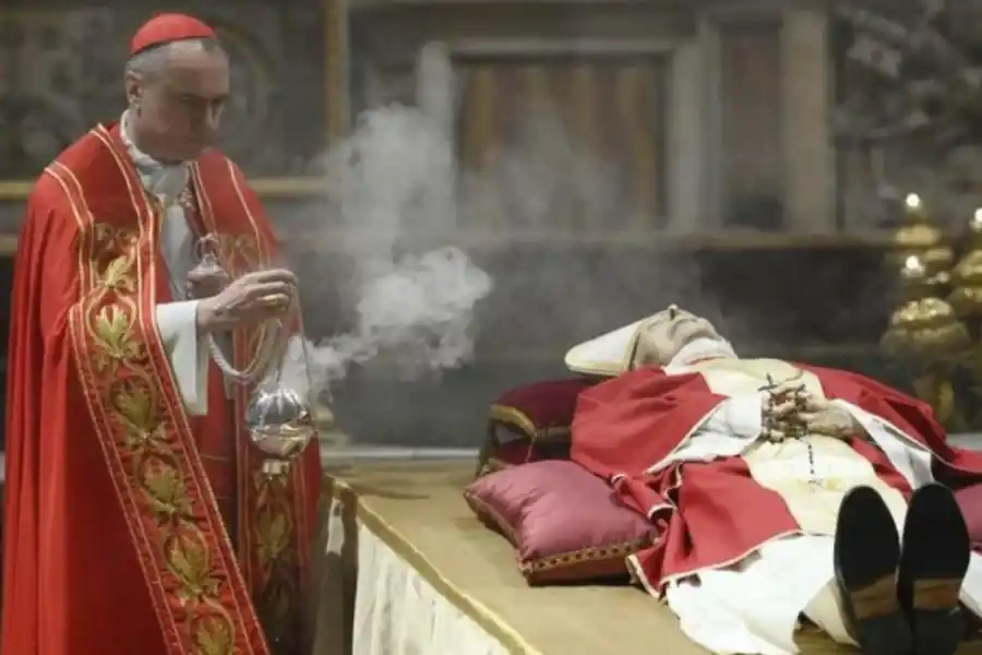 Así fueron los funerales más impactantes del Vaticano