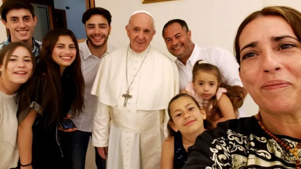 Un milagro, una carta y una boda: la emotiva historia del papa Francisco y una familia uruguaya