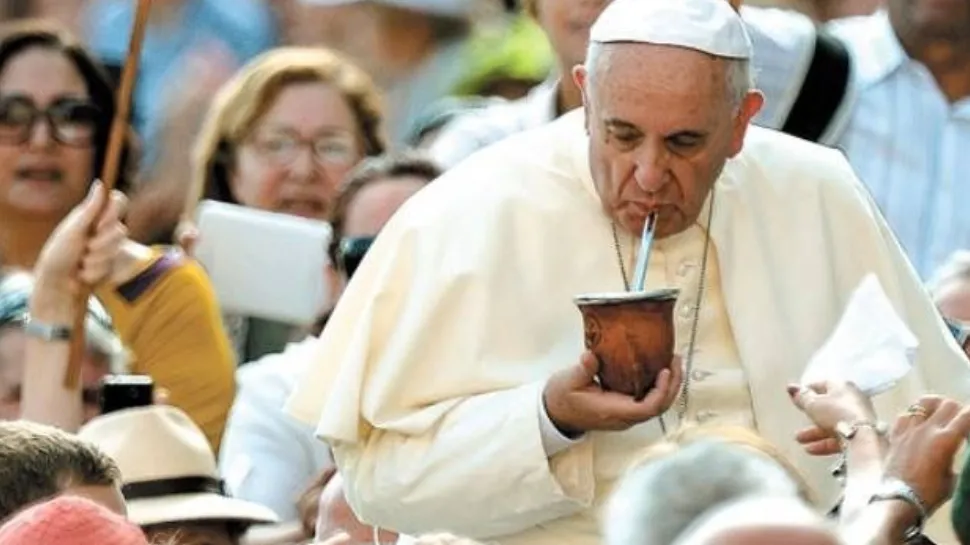 Las tres anécdotas más humanas del papa Francisco: fútbol, mates y humildad