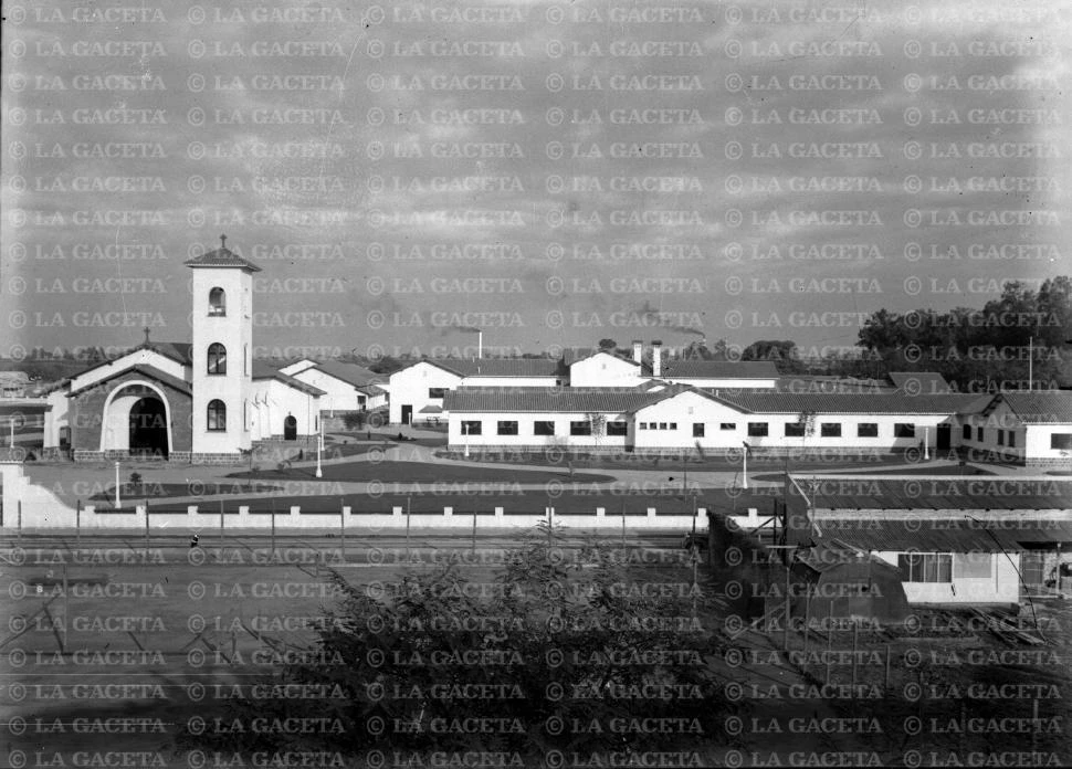 Recuerdos fotográficos: imponentes construcciones en el parque