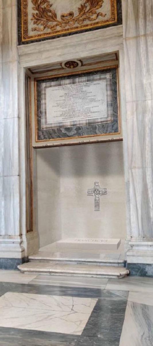 La tumba del papa Francisco en la basílica romana de Santa María La Mayor. Fuente: EFE/Vaticano.