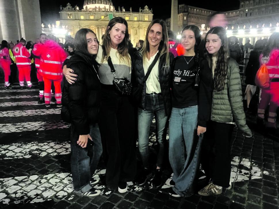 CASUALIDAD. Josefina, Juliana, Felicitas, Catalina y Francisca estaban en Italia.