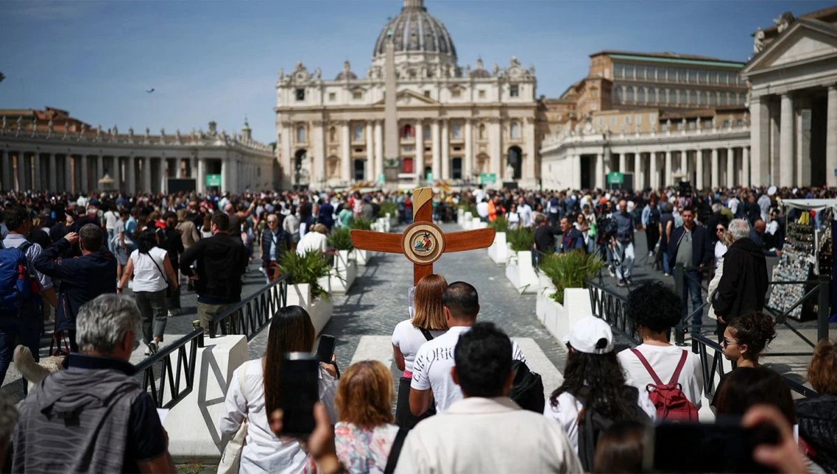 TERCER DÍA. Feligreses llegados desde todo el mundo asisten a Roma para despedir al papa Francisco.