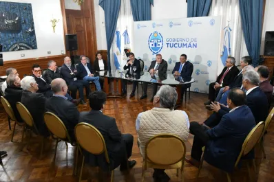 Jaldo y Acevedo coordinaron la agenda del Gobierno y luego recibieron a los ex intendentes