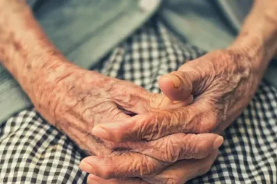 Tu cuerpo envejece más rápido a los 40 y 60: cuatro hábitos para frenarlo