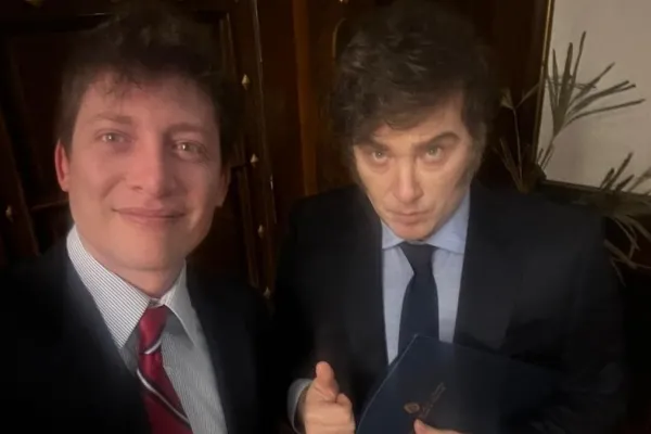 Fopea repudió la actitud intimidatoria de Santiago Caputo hacia un reportero gráfico