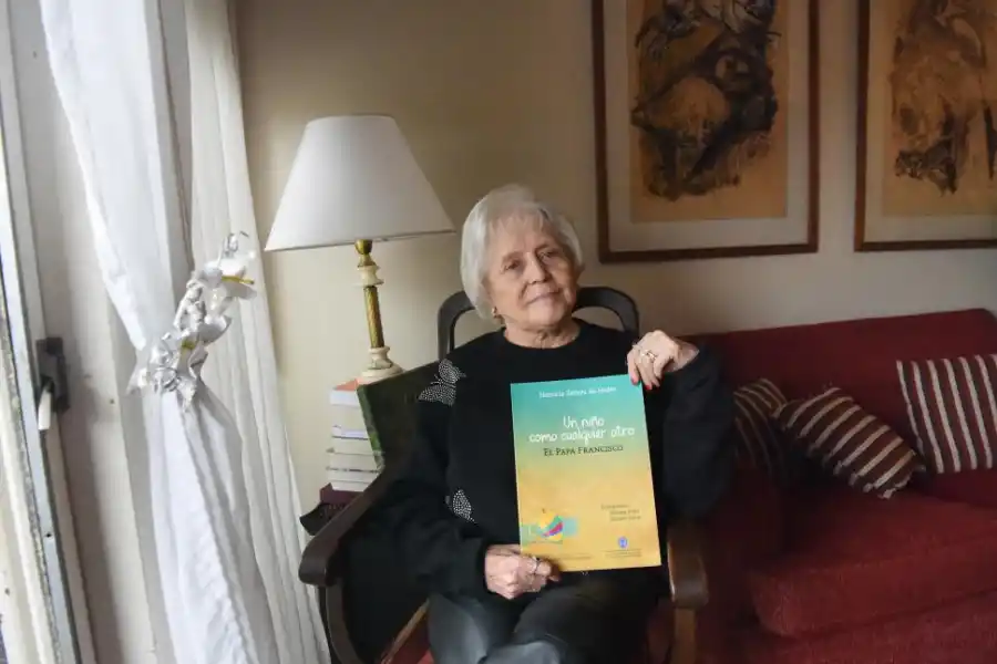 OBRA. El libro tiene 52 páginas que atrapan a los más chicos.