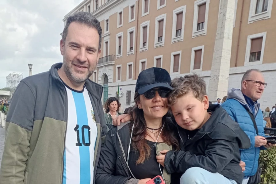 DE ROSARIO. Laureano y Giselle, y su hijo Faustino. 