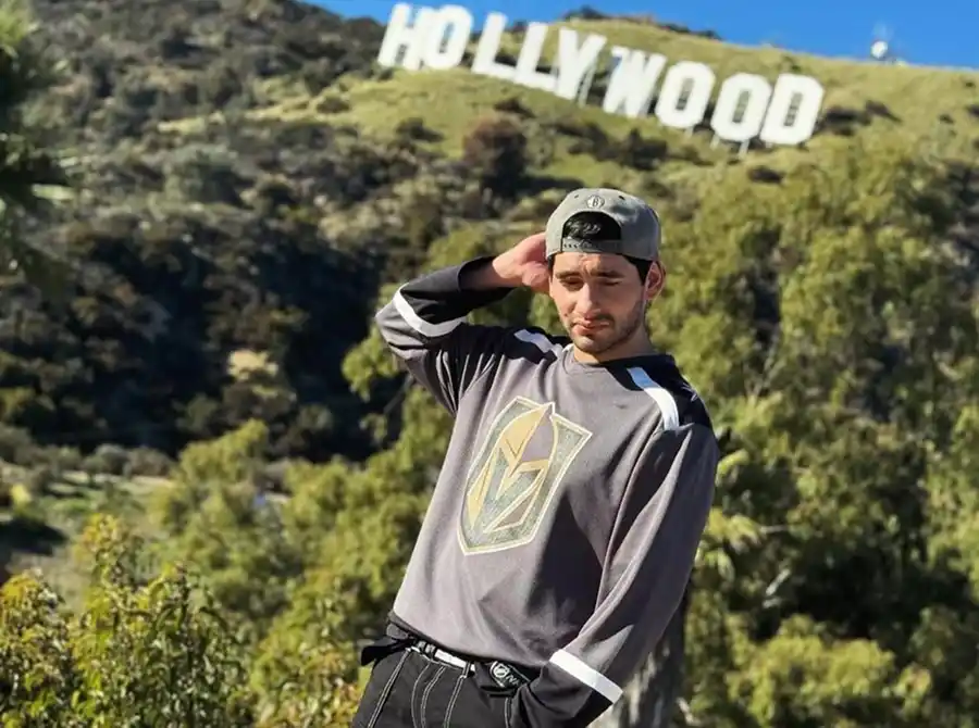 EN HOLLYWOOD. Bruno es un bailarín tucumano que viajó en 2022 para buscar mejores oportunidades. / GENTILEZA BRUNO FLORES.