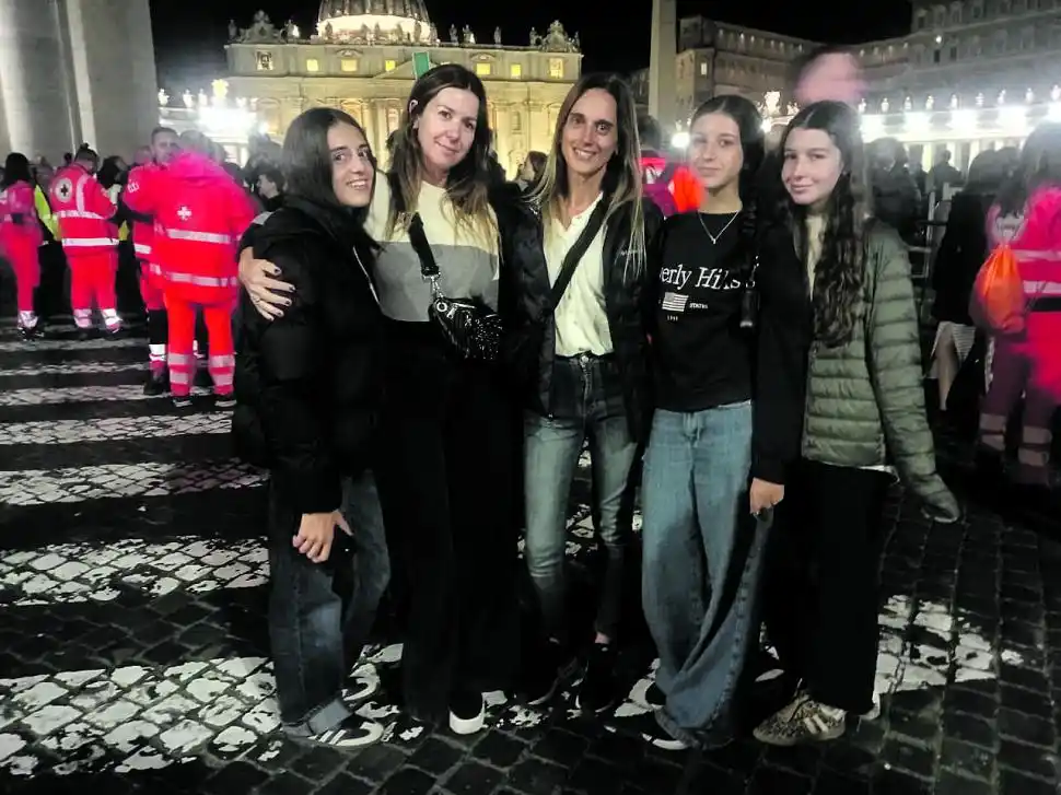 CASUALIDAD. Josefina, Juliana, Felicitas, Catalina y Francisca estaban en Italia.