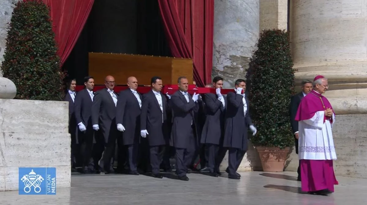 Comienza la misa exequial