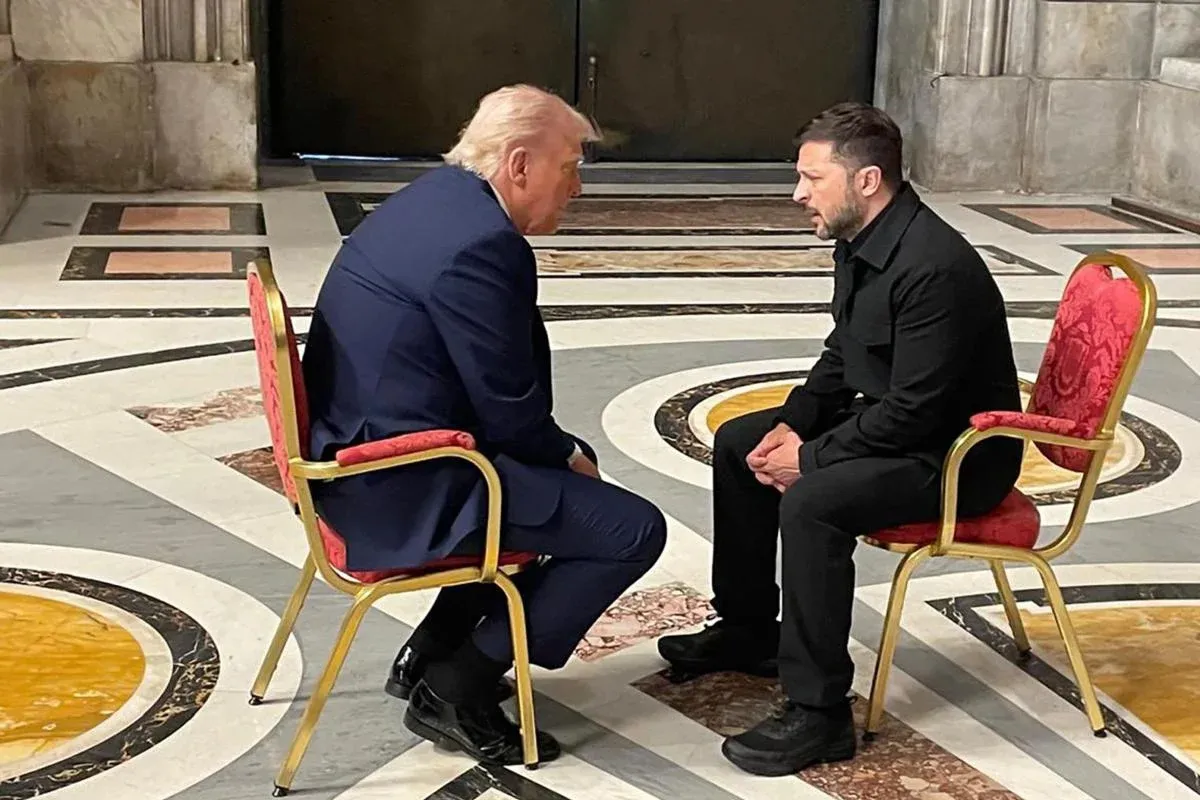 Los presidentes de EE UU y Ucrania, Donald Trump y Volodímir Zelenski, se reunieron este sábado en la Basílica de San Pedro. (AFP)