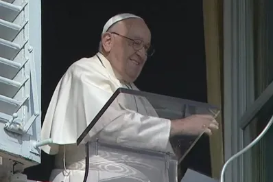 ¿Cómo era la habitación en la que vivió y murió el papa Francisco?