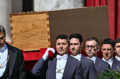Paso a paso: así será el traslado del féretro del Papa Francisco tras la misa en San Pedro