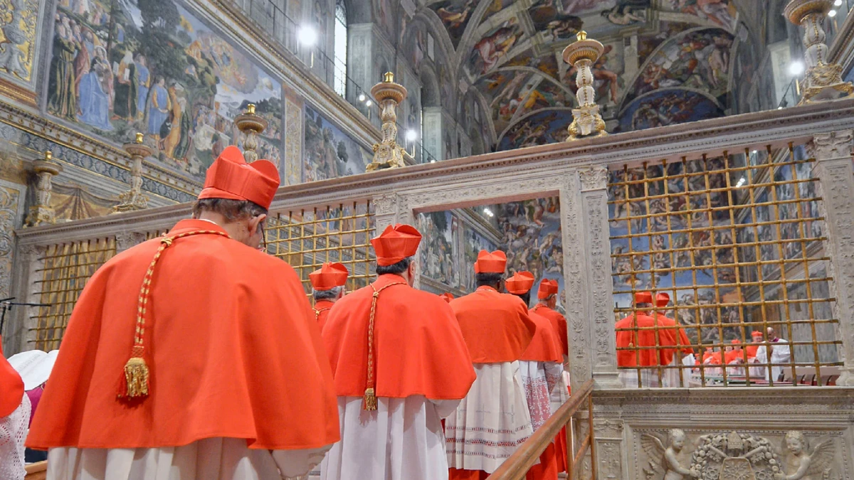 Como fija la tradición, el Cónclave se realiza en la Capilla Sixtina