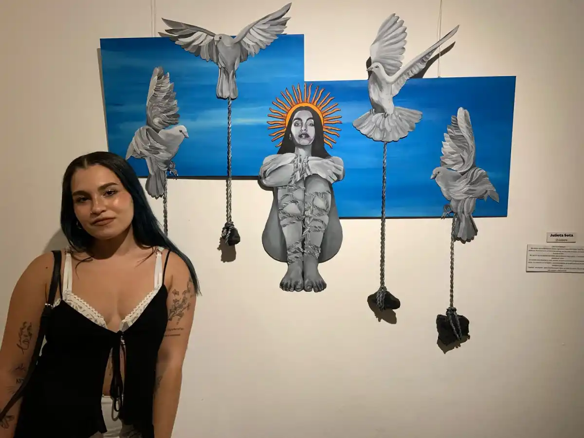 CON SU OBRA. Juli Sota eligió 15 artistas entre 70 propuestas para formar una confluencia entre el lenguaje visual y musical. / LA GACETA