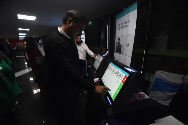 De troqueles al chip: cómo podría cambiar la forma de votar