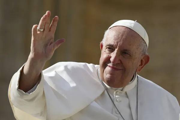 Difunden las primera imágenes de la tumba del papa Francisco: miles de fieles la visitan en Roma