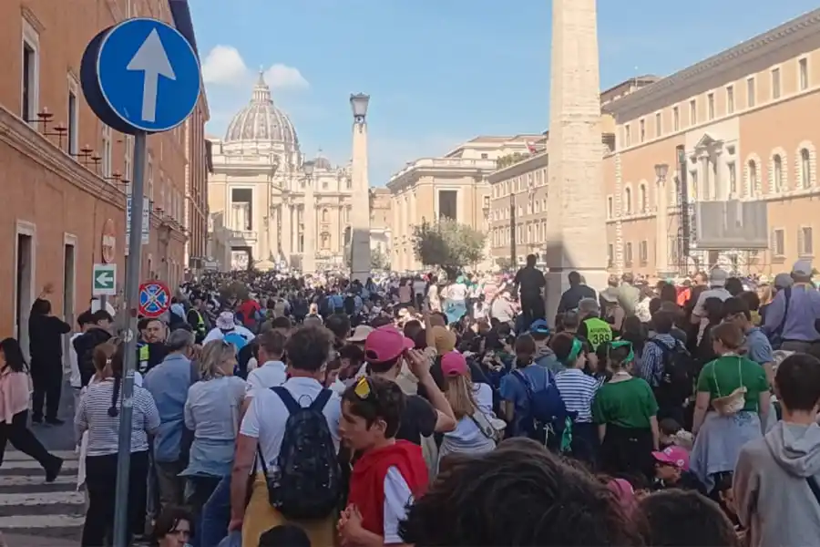 La vida sigue en el Vaticano: miles de chicos realizan el Jubileo de la Adolescencia