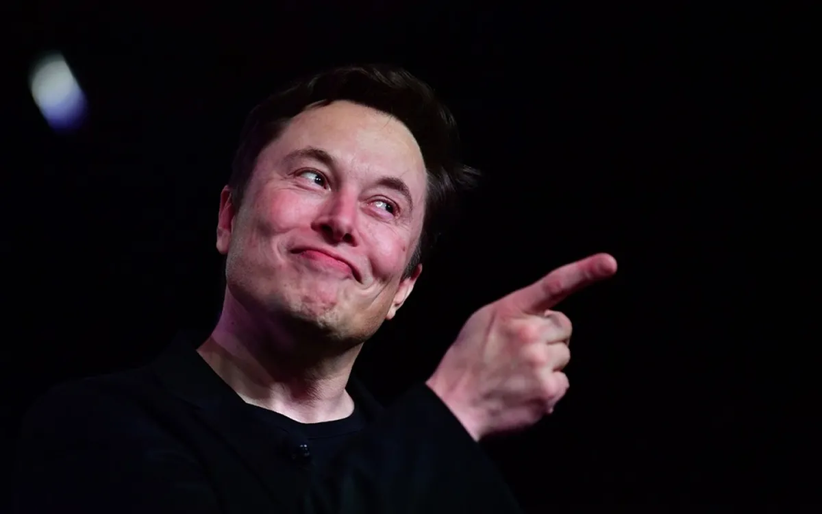 ELON MUSK. El empresario recordó su etapa universitaria, cuando vivió con un presupuesto mínimo como parte de un experimento personal.