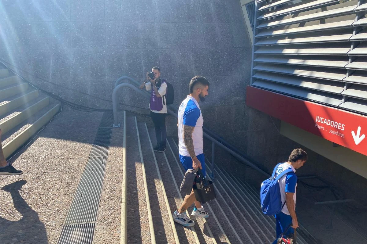 La llegada de los jugadores de Atlético al estadio Malvinas Argentinas