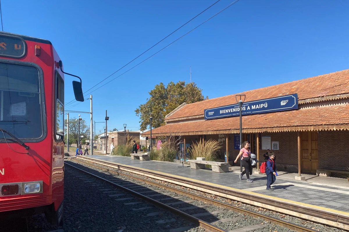 POSTAL. Un Metrotranvía, en la estación Maipú de Mendoza.