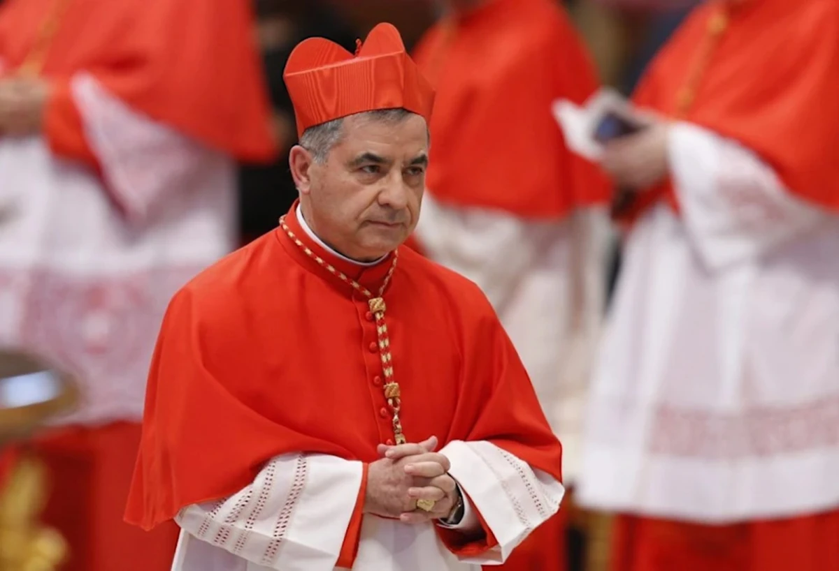 SANCIONADO. El cardenal italiano Angelo Becciu se bajó del cónclave.