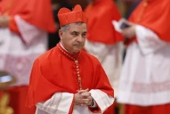 Becciu se bajó del cónclave y otro cardenal sancionado desafió una orden de Francisco