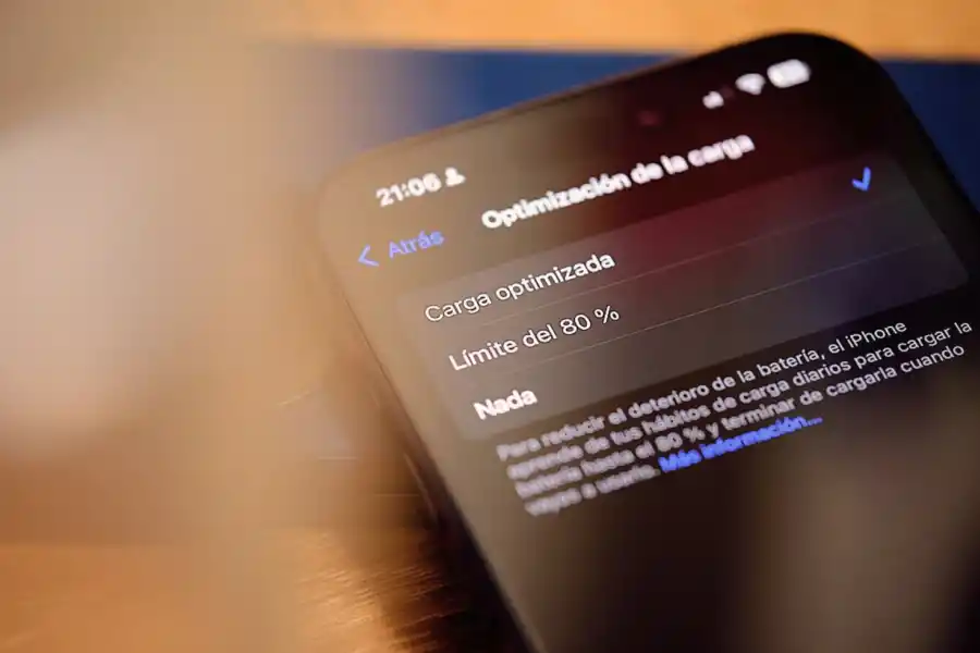 TECNOLOGÍA. Apple detalló cómo funciona la opción “Carga optimizada” que ayuda a preservar la batería de los iPhone de manera automática.