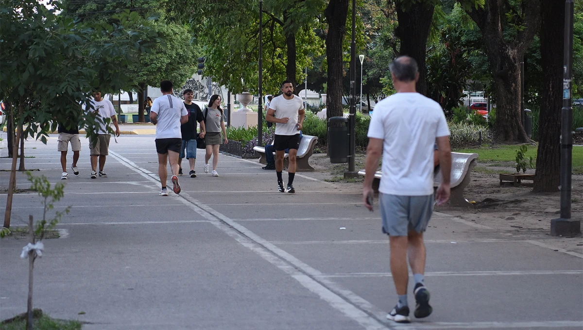 TIEMPO LIBRE. El pronóstico anuncia tardes ideales para aprovecar las actividades en los espacios verdes de la ciudad. 