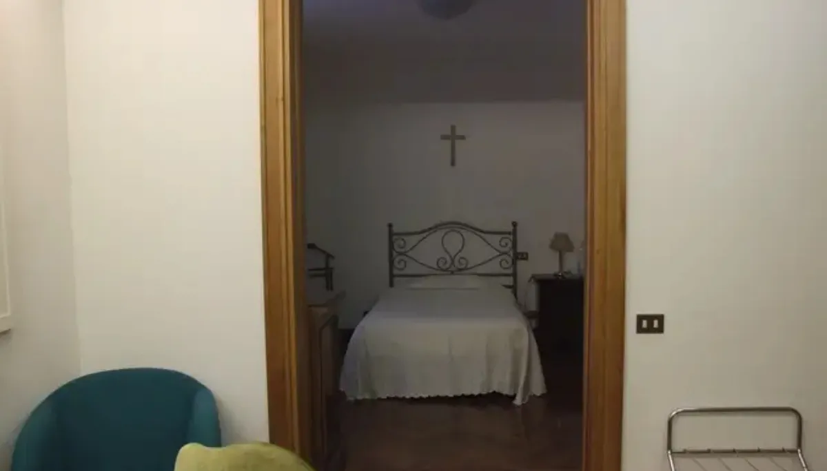 Dónde duermen y comen los cardenales durante el cónclave papal