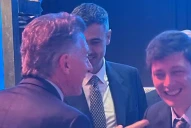 En medio de la tensión electoral, el sorpresivo abrazo entre Mauricio Macri y Santiago Caputo