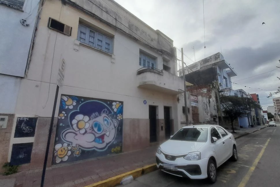 PROPIEDAD RECUPERADA. La vivienda ubicada en Balcarce primera cuadra fue restituida a sus propietarios legales en el marco de la investigación. 