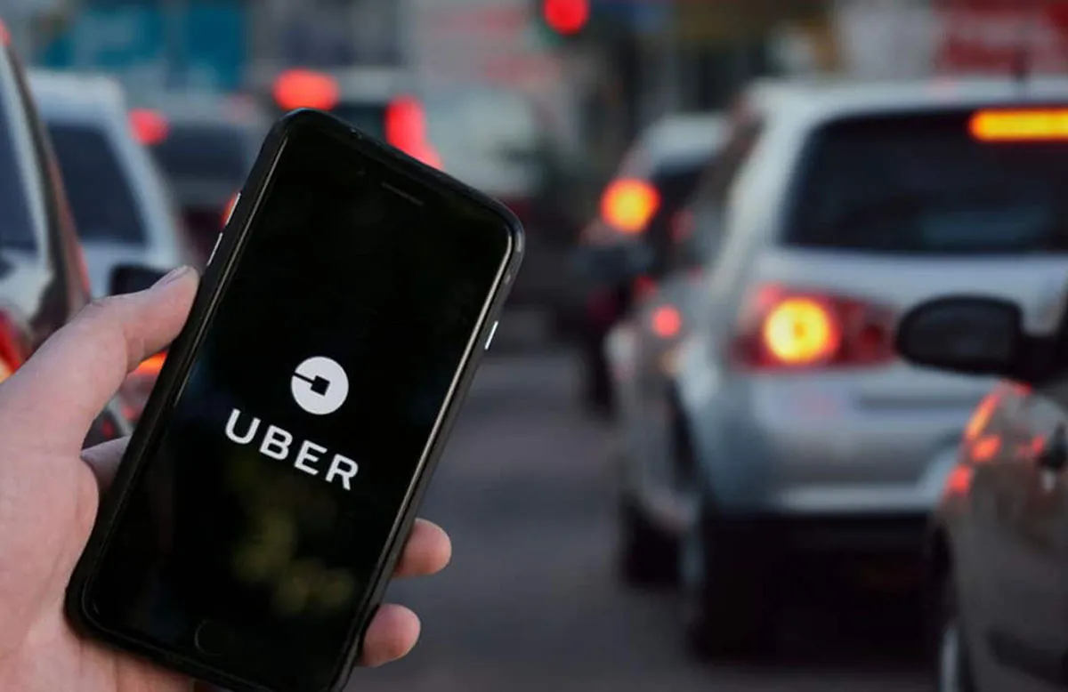 La presión de los taxistas acelera el debate por las apps de transporte