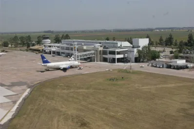 Remodelación del aeropuerto: reciben ofertas de una docena de interesados en la obra