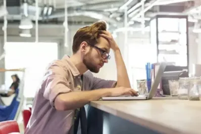 Millennials y la culpa de descansar: una generación atrapada entre el trabajo y el bienestar