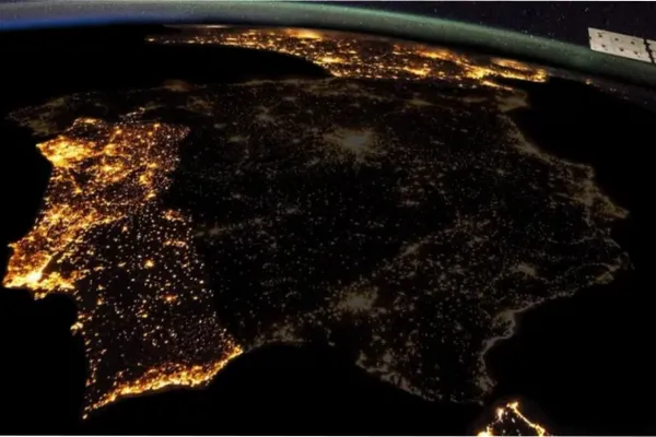El extraño fenómeno vibratorio que habría causado el enorme apagón en Europa